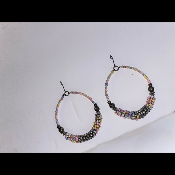Super cute beaded earrings!!!! - Picture 2 of 3